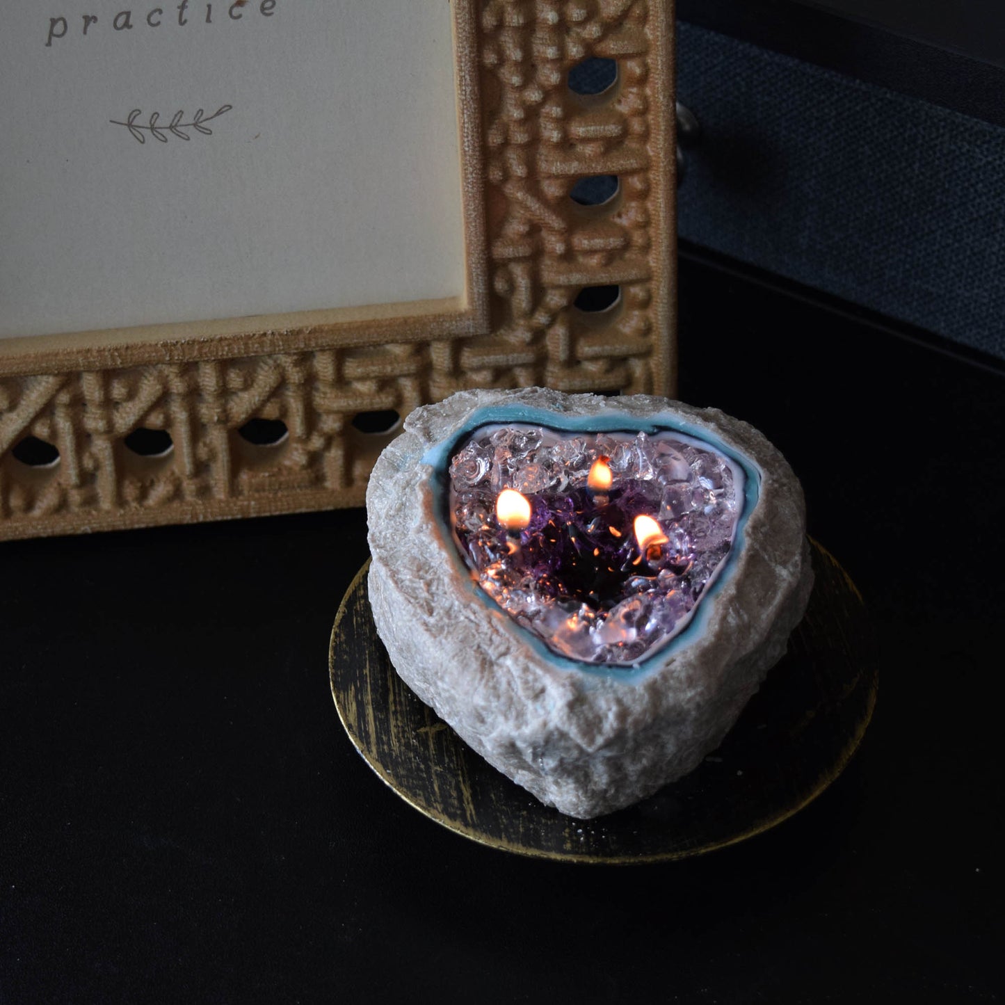 Handcrafted Heart Geode Candle with "Amethyst Crystal" Infusion - Luxurious Home Decor, Soy Wax, Holiday Gift, Home Decor