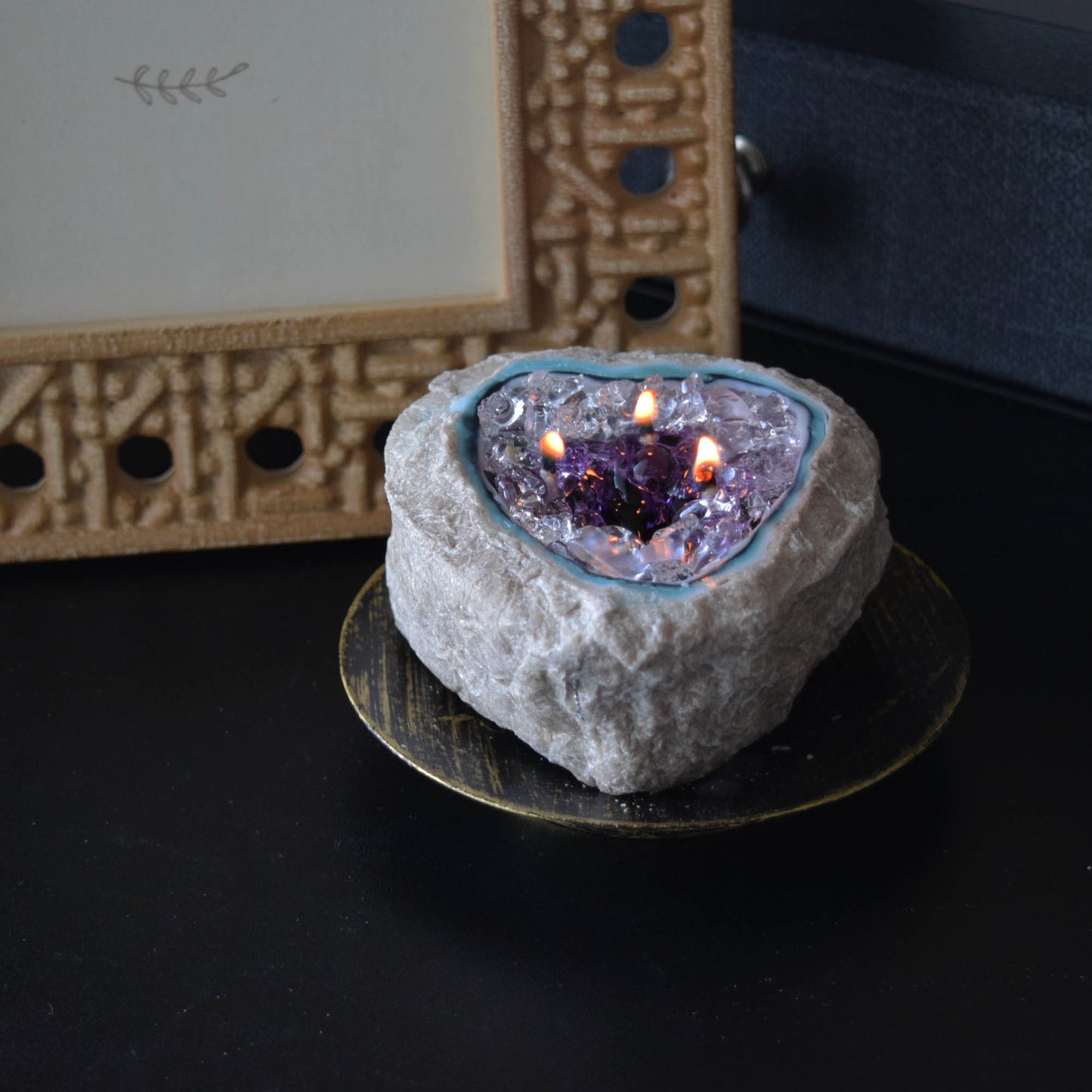 Handcrafted Heart Geode Candle with "Amethyst Crystal" Infusion - Luxurious Home Decor, Soy Wax, Holiday Gift, Home Decor