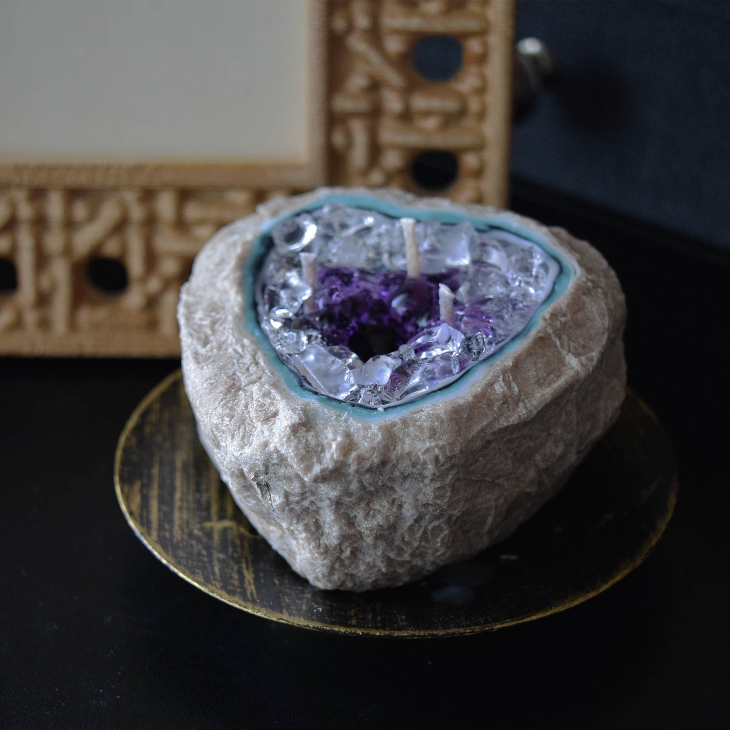 Handcrafted Heart Geode Candle with "Amethyst Crystal" Infusion - Luxurious Home Decor, Soy Wax, Holiday Gift, Home Decor